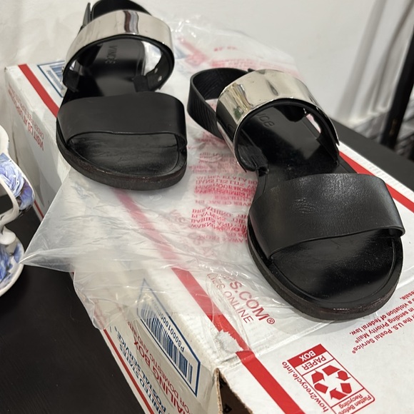 Vince black flat sandals with chrome detail GUC sz 6.5 Beautiful chic - Picture 5 of 11